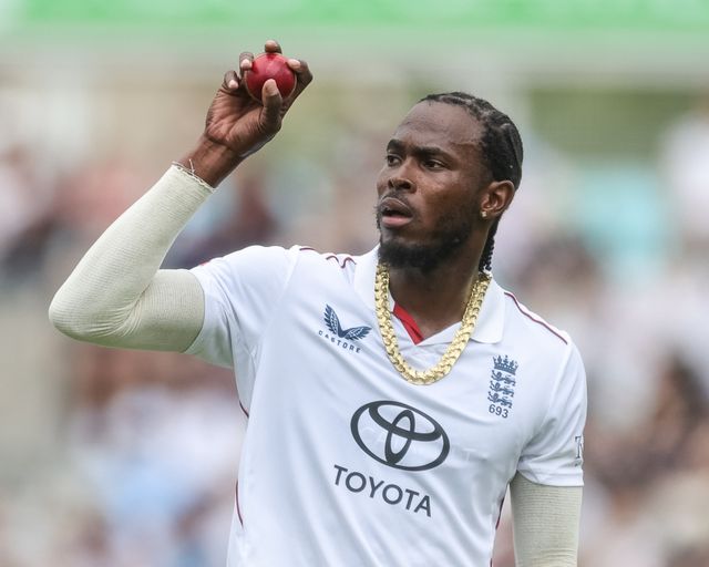 Jofra Archer of England receives the ball during the 2nd Rothesay Test Match Day 4 match England vs New Zealand at The Kia Oval, London, United Kingdom on 20 June 2026

(Photo by Mark Cosgrove/News Images)