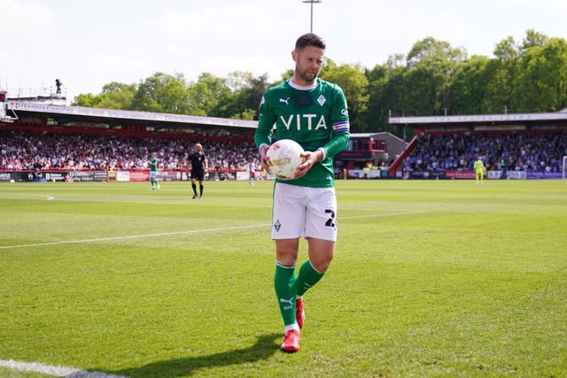 Oliver Norwood of Stockport County prepares to take corner during the Sky Bet League One Playoffs Semi-Final match Stevenage vs Stockport County at Lamex Stadium, Stevenage, United Kingdom on 09 May 2026

(Photo by Harvey Murphy/News Images)