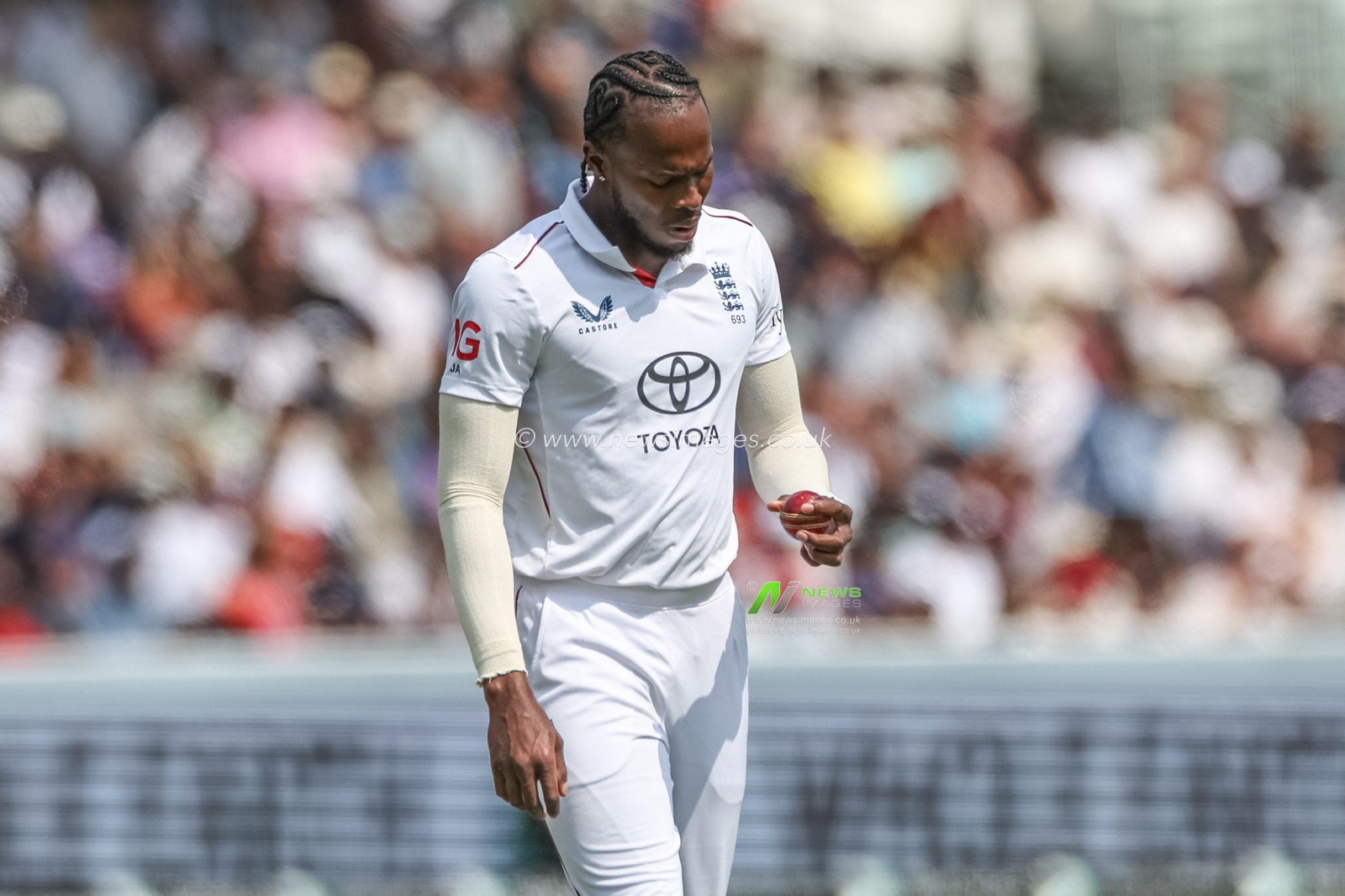 Jofra Archer of England inspects the ball as he prepares to bowl during the 3rd Rothesay Test Match Day 5 England v India at Lords, London, United Kingdom, 14th July 2025

(Photo by Mark Cosgrove/News Images)
