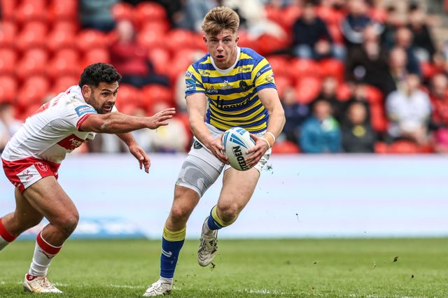 Ewan Irwin of Warrington Wolves battle for the ball during the Betfred Challenge Cup Semi-Finals match Warrington Wolves vs Hull KR at Eco-Power Stadium, Doncaster, United Kingdom on 10 May 2026

(Photo by Alfie Cosgrove/News Images)