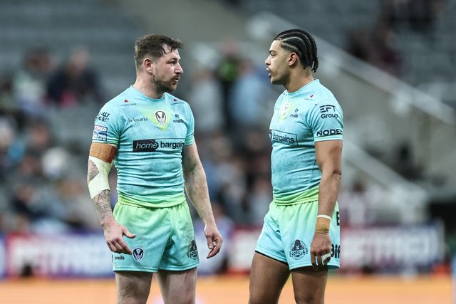 Mark Percival of St. Helens speaks to Lewis Murphy of St. Helens during the Betfred Magic Weekend 2025 match St Helens vs Leeds Rhinos at St. James's Park, Newcastle, United Kingdom, 3rd May 2025

(Photo by Mark Cosgrove/News Images)