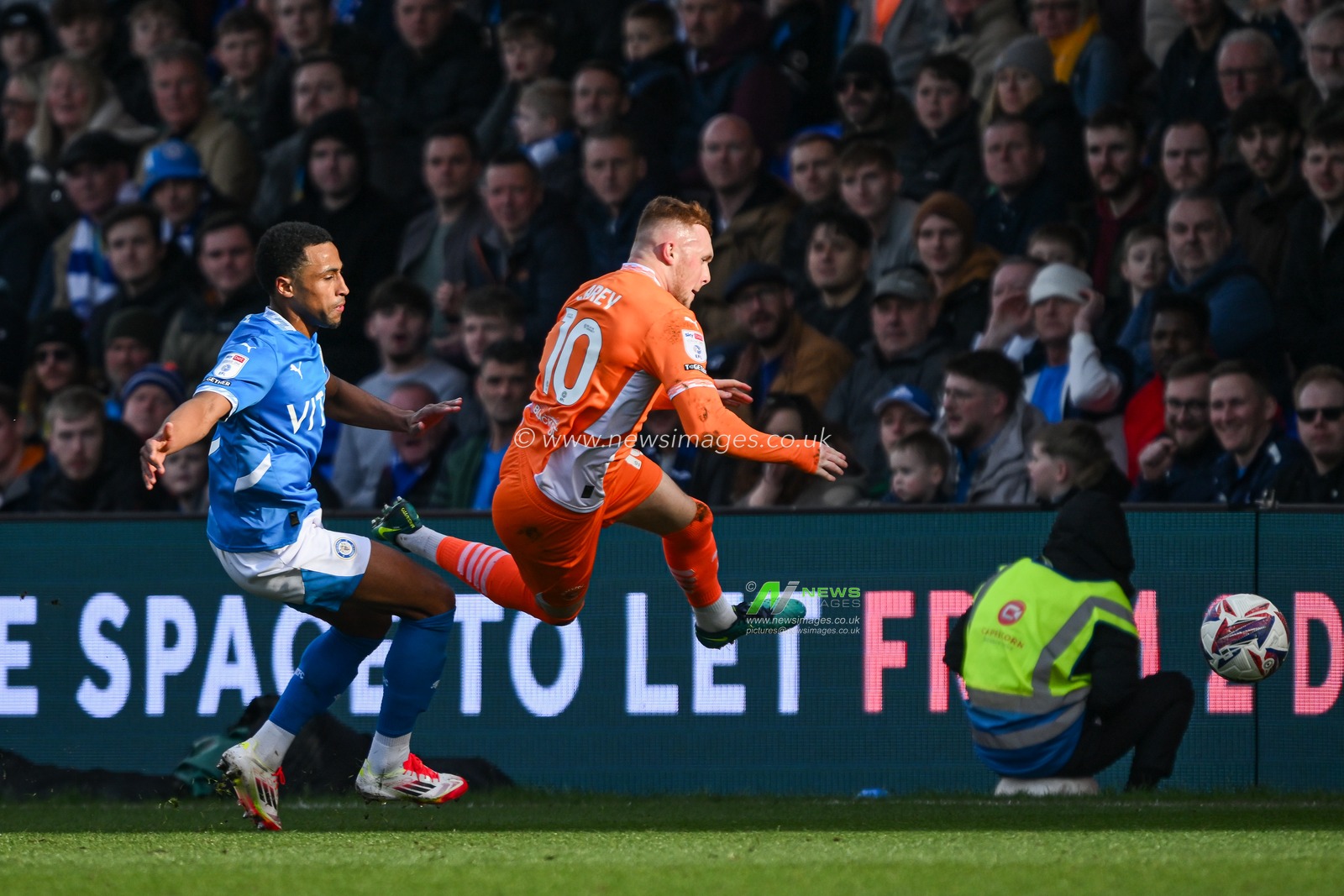 Sonny Carey of Blackpool is fouled by Kyle Knoyle of Stockport County during the Sky Bet League 1 match Stockport County vs Blackpool at Edgeley Park Stadium, Stockport, United Kingdom, 1st March 2025

(Photo by Craig Thomas/News Images)