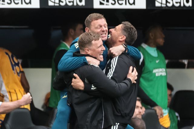 Eddie Howe manager of Newcastle United celebrates the goal of Harvey Barnes of Newcastle United with Jason Tindall Newcastle United first team coach during the Premier League match Newcastle Untied vs Brighton & Hove Albion at St. James's Park, Newcastle, United Kingdom on 02 May 2026

(Photo by Mark Cosgrove/News Images)