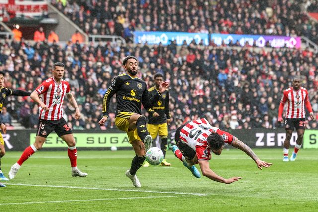 Omar Alderete of Sunderland heads on goal during the Premier League match Sunderland vs Manchester United at Stadium Of Light, Sunderland, United Kingdom on 09 May 2026

(Photo by Alfie Cosgrove/News Images)
