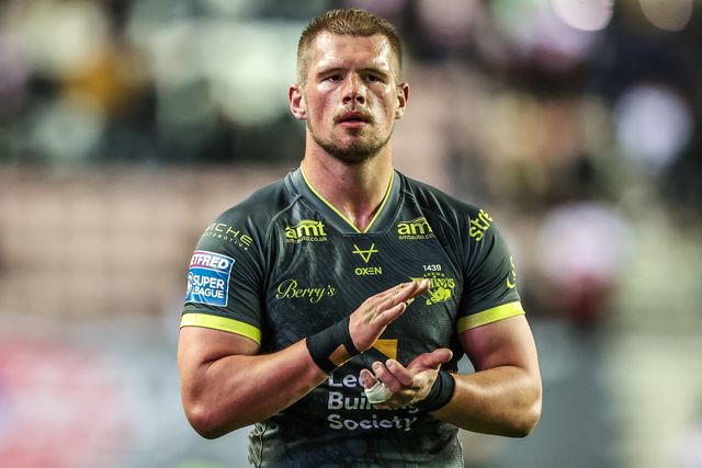 Tom Holroyd of Leeds Rhinos applauds the fans after the game during the Betfred Super League round 11 match Wigan Warriors vs Leeds Rhinos at The Brick Community Stadium, Wigan, United Kingdom on 15 May 2026

(Photo by Alfie Cosgrove/News Images)