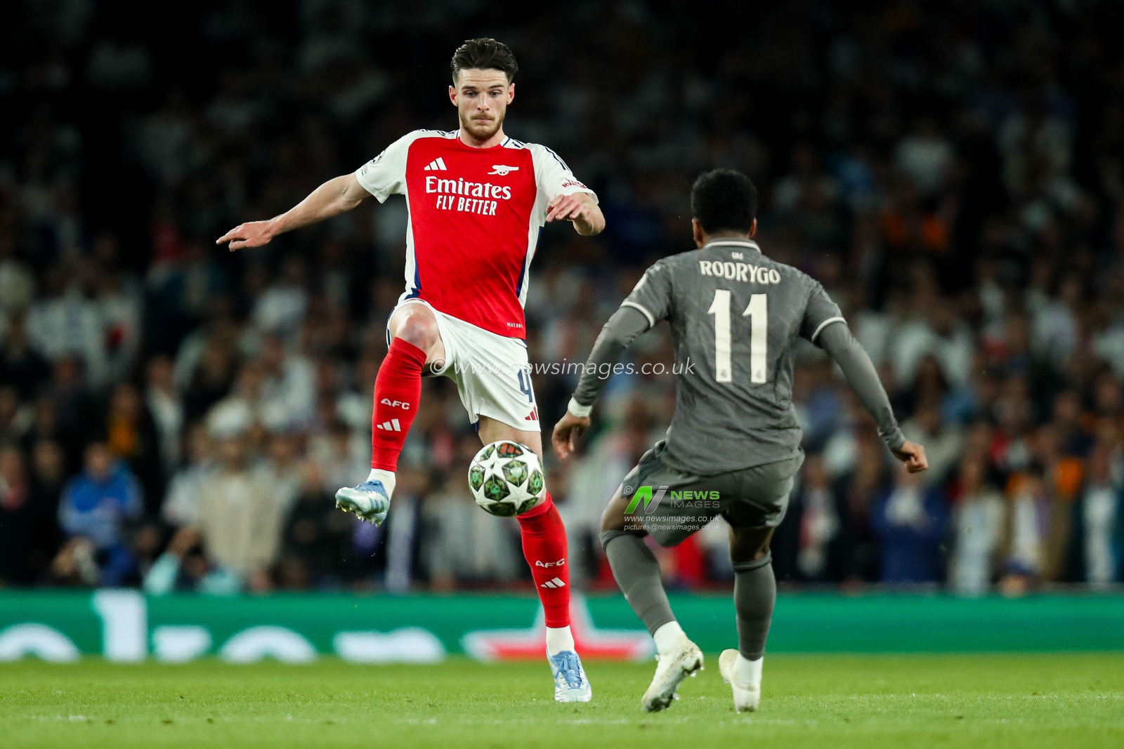 Declan Rice of Arsenal controls the ball during the UEFA Champions League Quarter-finals match Arsenal vs Real Madrid at Emirates Stadium, London, United Kingdom, 8th April 2025

(Photo by Izzy Poles/News Images)