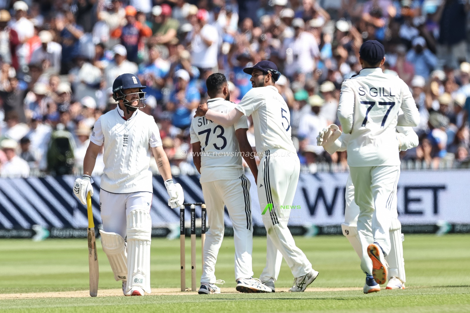 Mohammed Siraj of India celebrates the wicket of Ben Duckett of England after heâ€™s caught out by Jasprit Bumrah of India during the 3rd Rothesay Test Match Day 4 England v India at Lords, London, United Kingdom, 13th July 2025

(Photo by Mark Cosgrove/News Images)