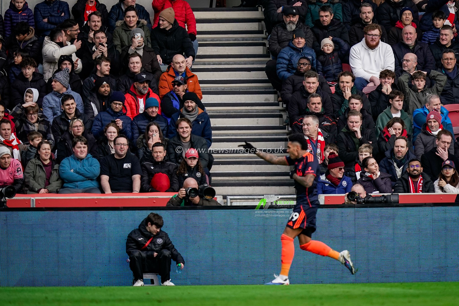Igor Jesus of Nottingham Forest celebrates his goal to make it 0-1 during the Premier League match Brentford vs Nottingham Forest at The Gtech Community Stadium, London, United Kingdom, 25th January 2026

(Photo by Maynard Manyowa/News Images)