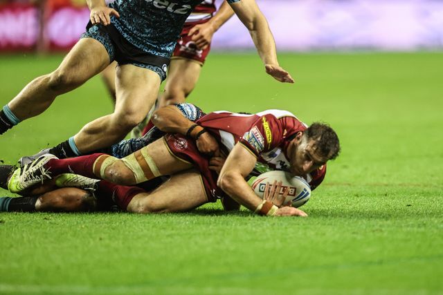 Jake Wardle of Wigan Warriors is tackled by Umyla Hanley of Leigh Leopards during the Betfred Super League Semi Final 1 match Wigan Warriors vs Leigh Leopards at The Brick Community Stadium, Wigan, United Kingdom, 3rd October 2025

(Photo by Alfie Cosgrove/News Images)