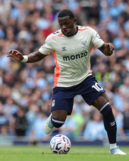 Ephron Mason-Clark of Coventry City with the ball during the Premier League match Manchester City vs Coventry City at Etihad Stadium, Manchester, United Kingdom on 05 September 2026

(Photo by Mark Cosgrove/News Images)