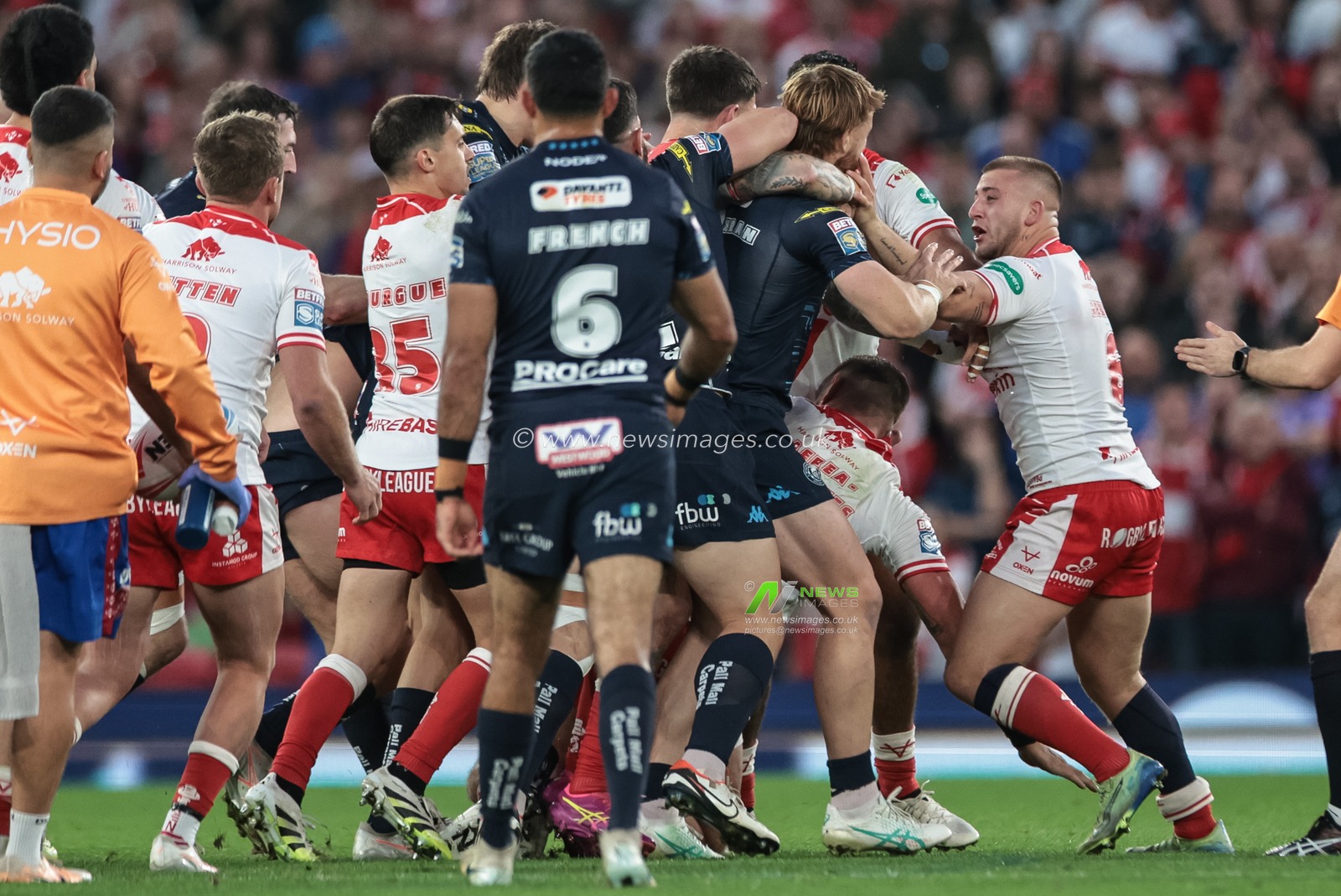 Tempers flare during the 2025 Betfred Super League Grand Final Hull KR v Wigan Warriors at Old Trafford, Manchester, United Kingdom, 11th October 2025

(Photo by Mark Cosgrove/News Images)