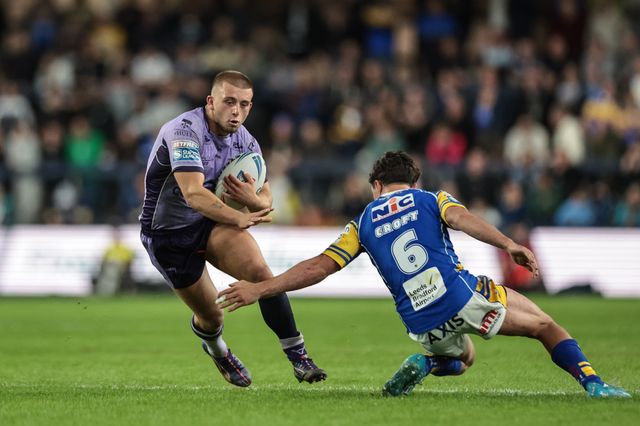 Mikey Lewis of Hull KR breaks with the ball as Brodie Croft of Leeds Rhinos fails to stop him during the Betfred Super League round 23 match Leeds Rhinos vs Hull KR at Headingley Stadium, Leeds, United Kingdom, 21st August 2025

(Photo by Mark Cosgrove/News Images)