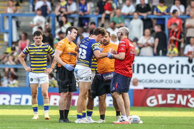 Arron Lindop of Warrington Wolves is helped off the field as he comes off for injury during the Betfred Super League round 16 match Warrington Wolves vs Catalans Dragons at The Halliwell Jones Stadium, Warrington, United Kingdom on 25 June 2026

(Photo by Alfie Cosgrove/News Images)