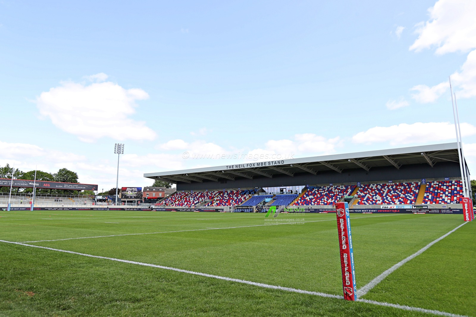 A general view of the DIY Kitchens Stadium before the Betfred Super League Round 14 match Wakefield Trinity vs Leigh Leopards at DIY Kitchens Stadium, Wakefield, United Kingdom, 15th June 2025

(Photo by Sam Eaden/News Images)