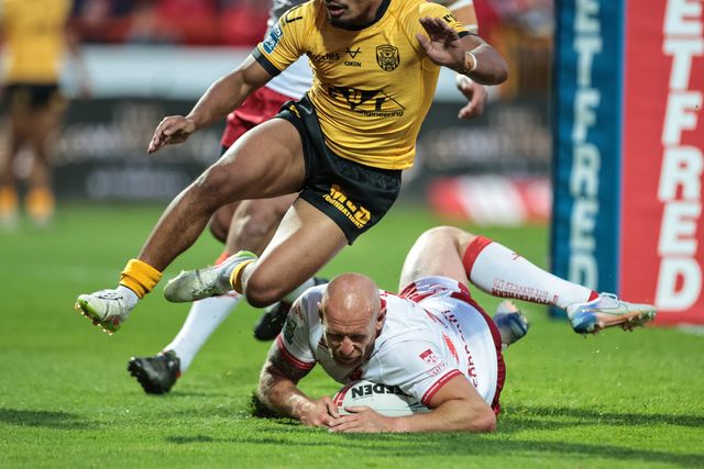 Dean Hadley of Hull KR goes over for a try during the Betfred Super League round 10 match Hull KR vs Castleford Tigers at Sewell Group Craven Park, Hull, United Kingdom on 30 April 2026

(Photo by Mark Cosgrove/News Images)