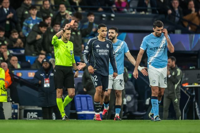 Referee Clement Turpin gives a red card to Bernardo Silva of Manchester City during the UEFA Champions League last 16 second leg match Manchester City vs Real Madrid at The City of Manchester Stadium, Manchester, United Kingdom on 17 March 2026

(Photo by Mark Cosgrove/News Images)