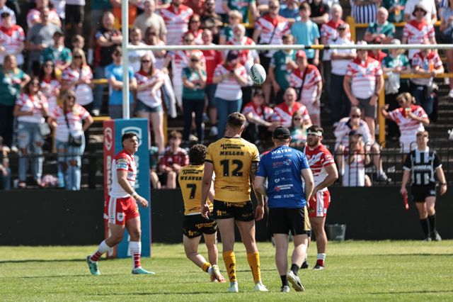 Tom Weaver of Castleford Tigers scores a penalty during the Betfred Super League round 12 match Castleford Tigers vs St Helens at OneBore Stadium, Castleford, Untied Kingdom on 23 May 2026

(Photo by Mark Cosgrove/News Images)