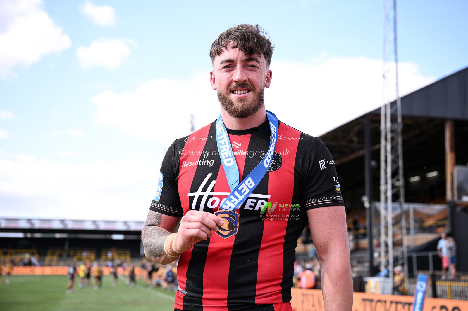 Matty Ashton of Warrington Wolves poses for a photo with the MOTM medal following during the Betfred Super League round 21 match Castleford Tigers vs Warrington Wolves at OneBore Stadium, Castleford, Untied Kingdom on 01 August 2026

(Photo by Ben Roberts/News Images)
