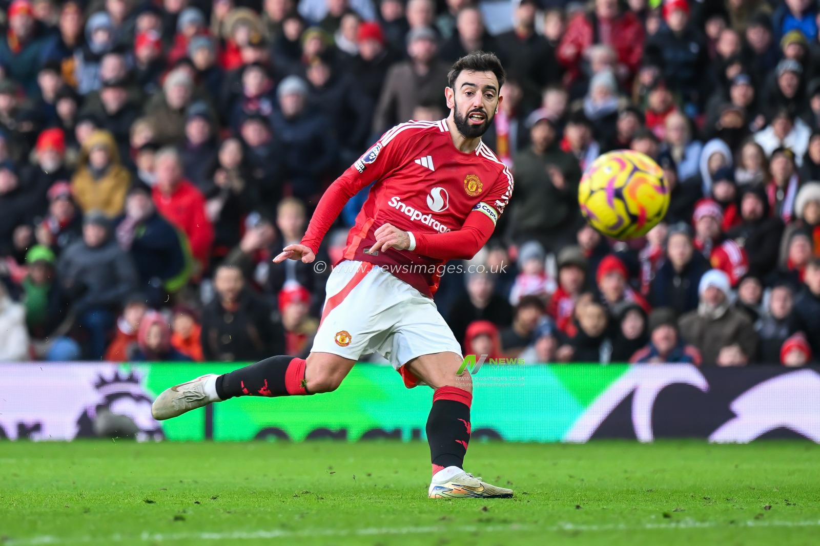 Bruno Fernandes of Manchester United shoots on goal during the Premier League match Manchester United vs Bournemouth at Old Trafford, Manchester, United Kingdom, 22nd December 2024

(Photo by Craig Thomas/News Images)