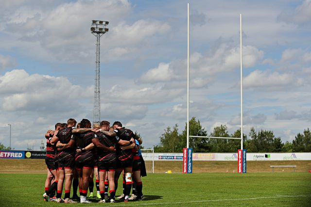 Barrow huddle before the Betfred Championship match Hunslet RLFC vs Barrow Raiders at South Leeds Stadium, Leeds, United Kingdom, 22nd June 2025

(Photo by Sam Eaden/News Images)