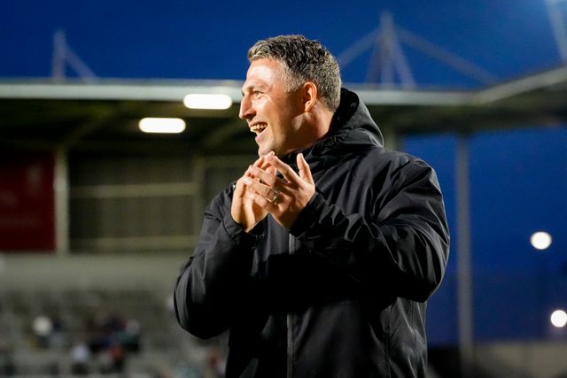 Warrington Wolves manager applauds the fans during the Betfred Super League round 14 match St Helens vs Warrington Wolves at The BrewDog Stadium, St Helens, United Kingdom on 11 June 2026

(Photo by Maynard Manyowa/News Images)