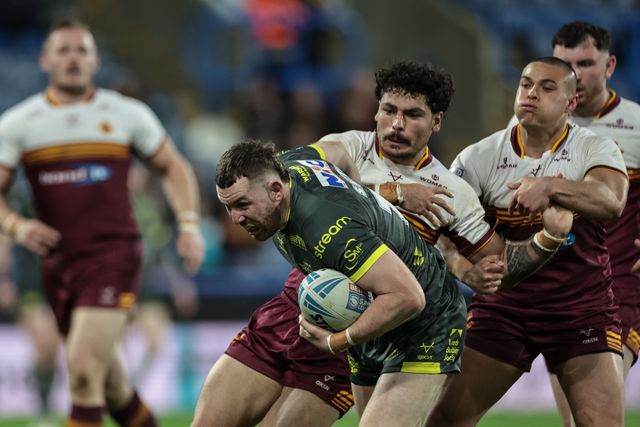 Cameron Smith of Leeds Rhinos goes over for a try during the Betfred Super League round 8 match Huddersfield Giants vs Leeds Rhinos at Accu Stadium, Huddersfield, United Kingdom on 17 April 2026

(Photo by Mark Cosgrove/News Images)