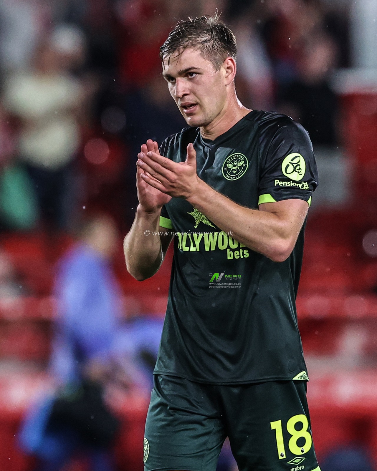 Yehor Yarmolyuk of Brentford applauds the fans after the game during the Premier League match Nottingham Forest vs Brentford at City Ground, Nottingham, United Kingdom, 30th April 2025

(Photo by Alfie Cosgrove/News Images)