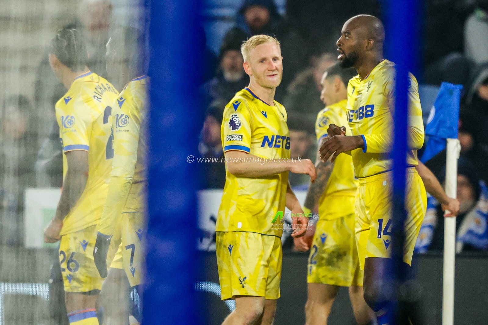 Jean-Philippe Mateta of Crystal Palace celebrates his goal with teammates to make it 0-1 during the Premier League match Leicester City vs Crystal Palace at King Power Stadium, Leicester, United Kingdom, 15th January 2025

(Photo by Alfie Cosgrove/News Images)
