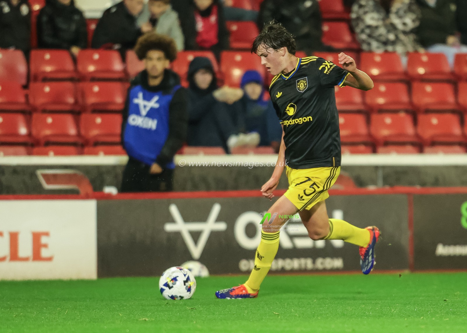 Daniel Armer of Manchester United on the ball during the The Vertu Trophy Group D match Barnsley vs Manchester United U21 at Oakwell, Barnsley, United Kingdom, 21st October 2025

(Photo by Richard Bierton/News Images)