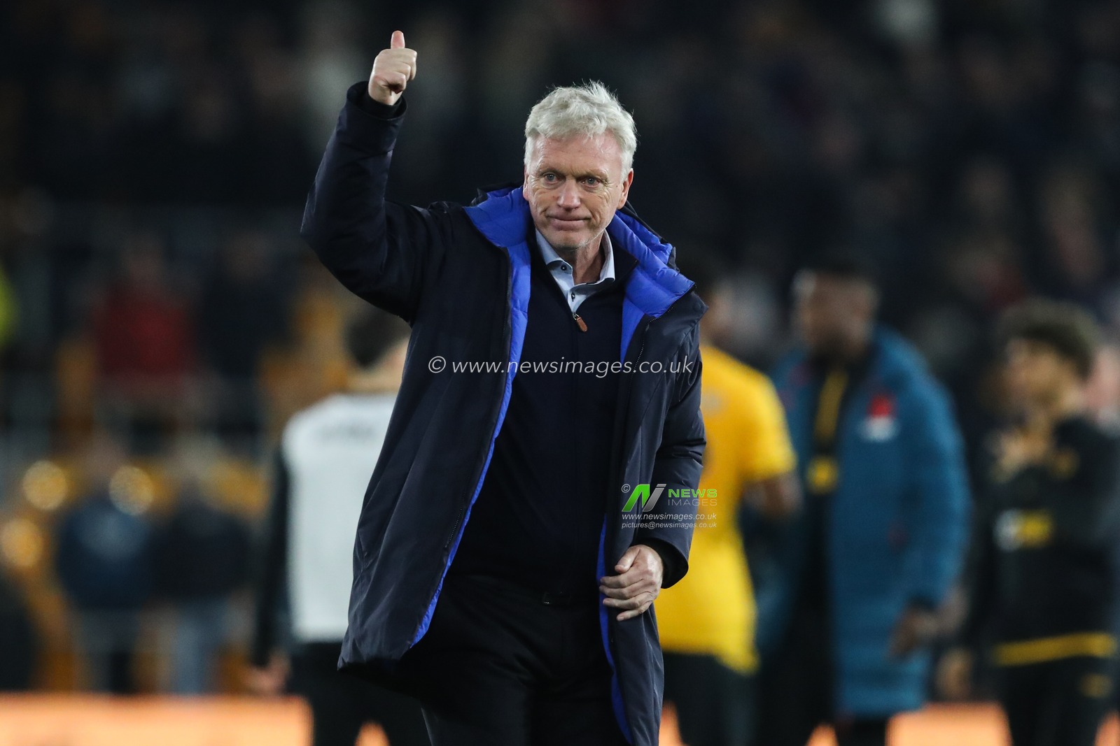 David Moyes manager of Everton applauds the travelling fans after the Premier League match Wolverhampton Wanderers vs Everton at Molineux, Wolverhampton, United Kingdom, 8th March 2025

(Photo by Gareth Evans/News Images)