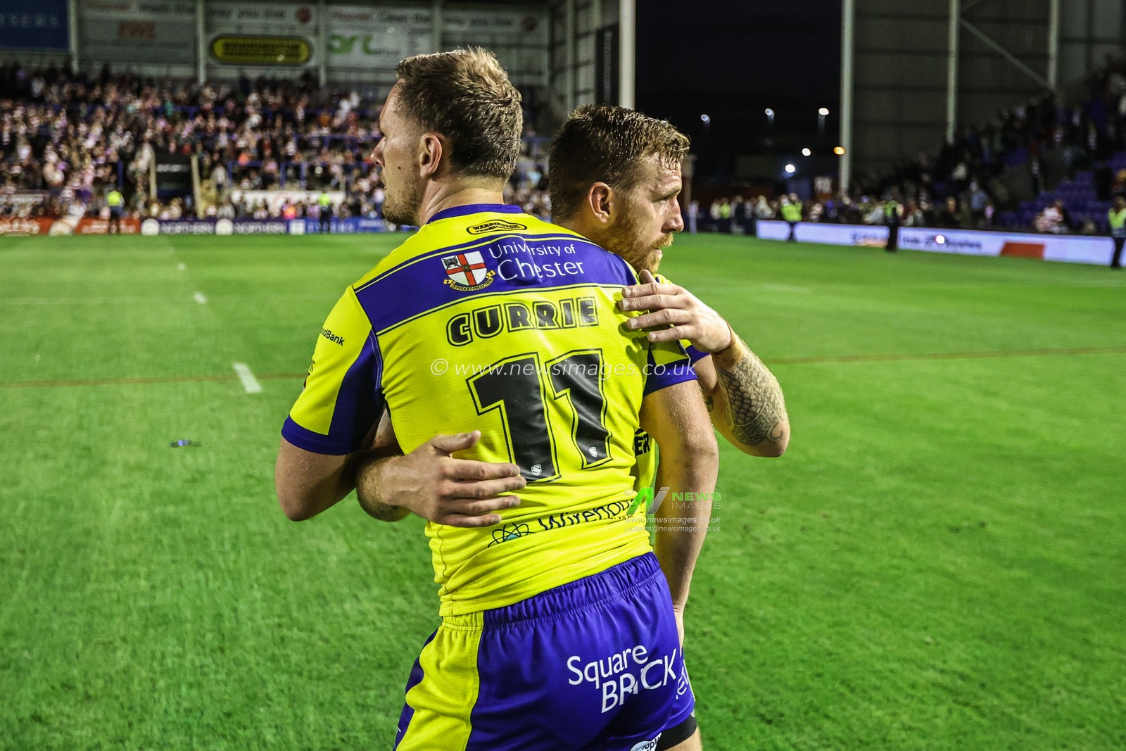 Marc Sneyd of Warrington Wolves shakes hands with Ben Currie of Warrington Wolves at the end of the game during the Betfred Super League round 21 match Warrington Wolves vs Wigan Warriors at Halliwell Jones Stadium, Warrington, United Kingdom, 8th August 2025

(Photo by Alfie Cosgrove/News Images)