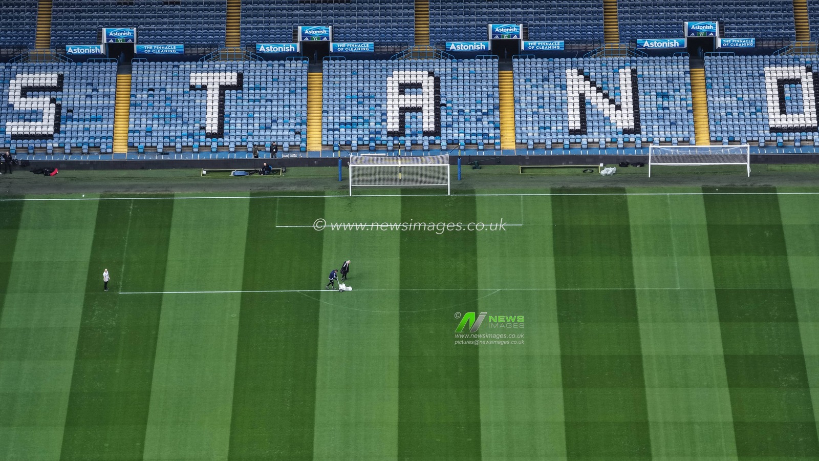 Ground staff mark the white lines around the penalty box during the Premier League match Leeds United vs Manchester City at Elland Road, Leeds, United Kingdom on 28 February 2026

(Photo by Mark Cosgrove/News Images)