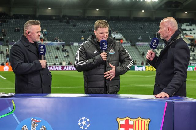 Eddie Howe manager of Newcastle United speaks to Wayne Rooney and Alan Shearer ahead of the UEFA Champions League Last 16 match Newcastle Untied vs Barcelona at St. James's Park, Newcastle, United Kingdom on 10 March 2026

(Photo by Mark Cosgrove/News Images)