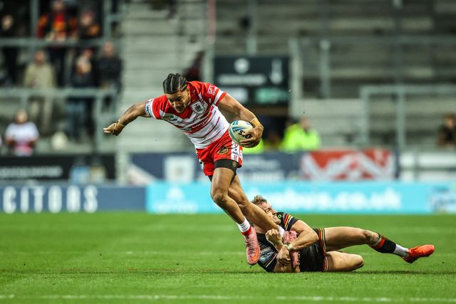 Lewis Murphy of St Helens is tackled by Luke Hooley of Bradford Bulls during the Betfred Super League round 4 match St Helens vs Bradford Bulls at The BrewDog Stadium, St Helens, United Kingdom on 07 March 2026

(Photo by Alfie Cosgrove/News Images)