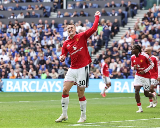 Benjamin Sesko of Manchester United scores to make it 0-2 during the Premier League match Everton vs Manchester United at Hill Dickinson Stadium, Liverpool, United Kingdom on 06 September 2026

(Photo by Mark Cosgrove/News Images)