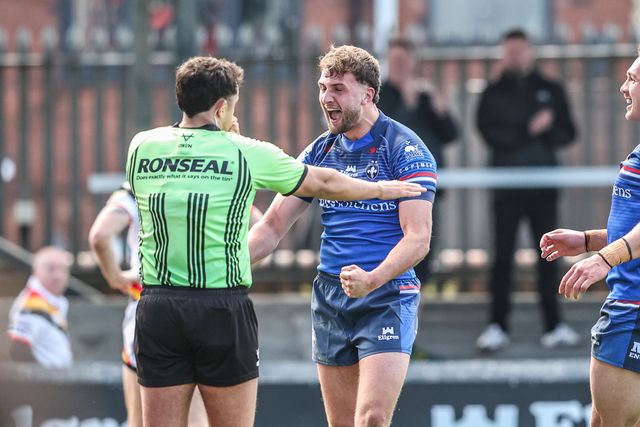 Josh Rourke of Wakefield Trinity celebrates his try during the Betfred Super League round 8 match Wakefield Trinity vs Bradford Bulls at DIY Kitchens Stadium, Wakefield, United Kingdom on 18 April 2026

(Photo by Alfie Cosgrove/News Images)