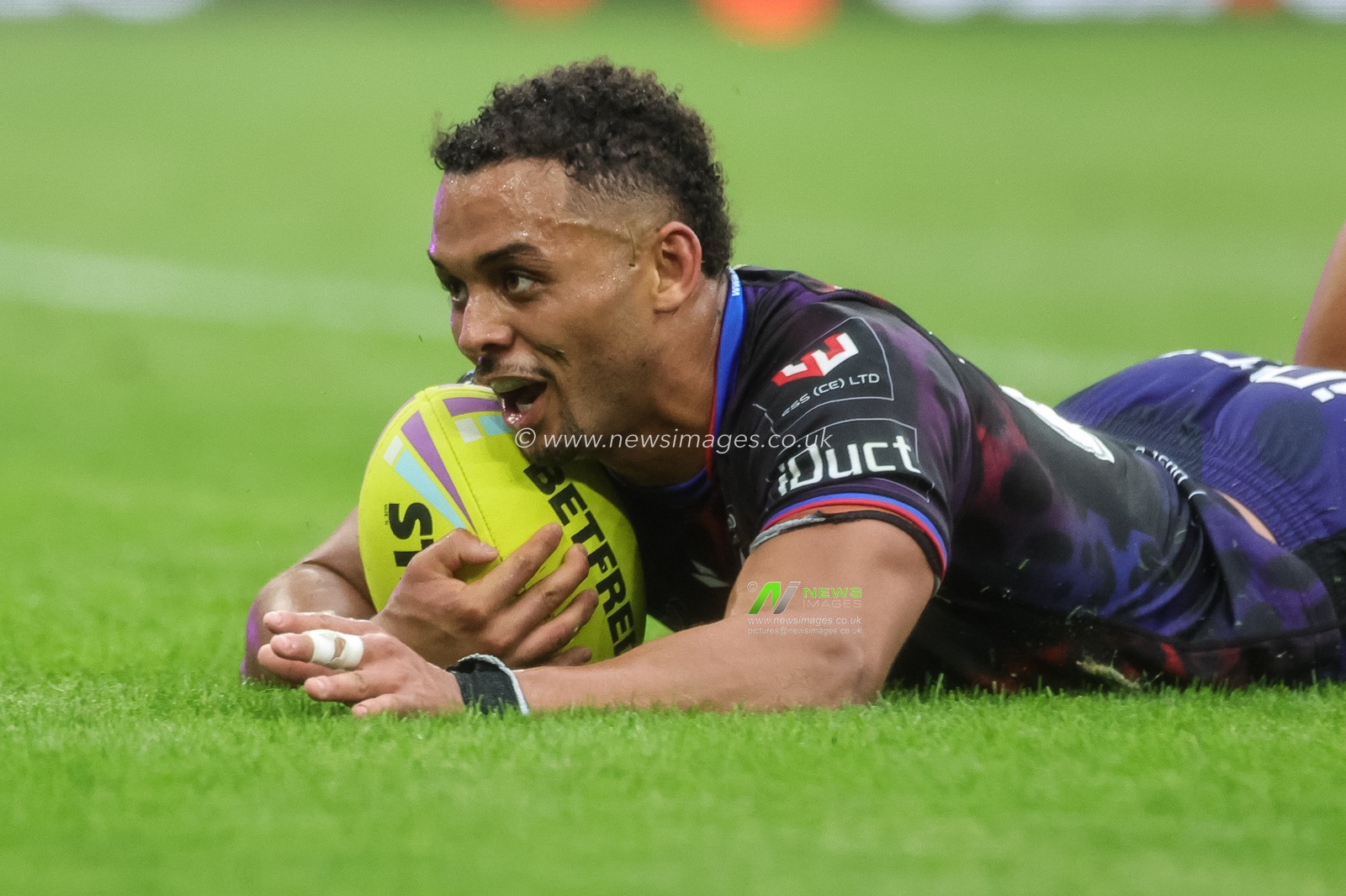 Umyla Hanley of Leigh Leopards goes over for a try during the Betfred Super League Magic Weekend match Leigh Leopards vs Warrington Wolves at Hill Dickinson Stadium, Liverpool, United Kingdom on 04 July 2026

(Photo by Mark Cosgrove/News Images)