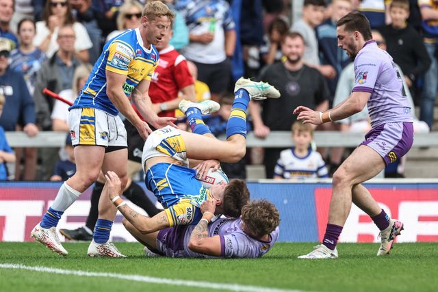 Riley Lumb of Leeds Rhinos is tackled by Arron Lindop of Warrington Wolves during the Betfred Super League Round 14 Leeds Rhinos v Warrington Wolves at Headingley Stadium, Leeds, United Kingdom, 14th June 2025

(Photo by Mark Cosgrove/News Images)