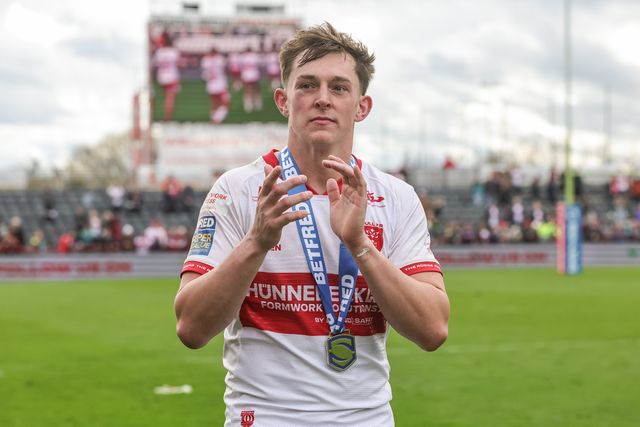 Betfred player of the game Jack Broadbent of Hull KR applauds the fans during the Betfred Super League round 7 match Hull KR vs Hull FC at Sewell Group Craven Park, Hull, United Kingdom on 03 April 2026

(Photo by Mark Cosgrove/News Images)