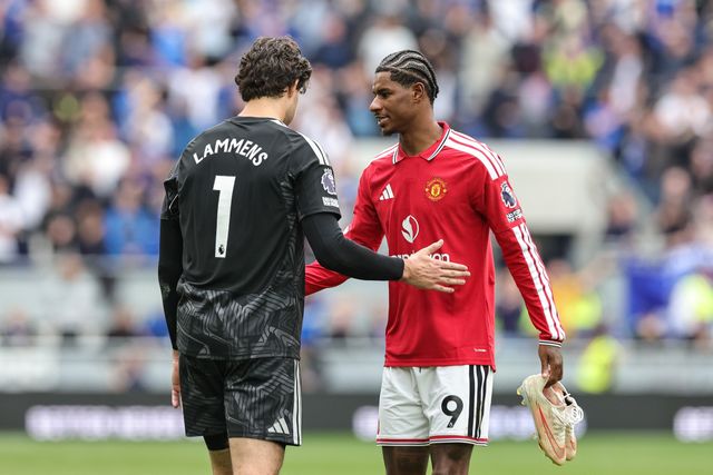 Manchester United goalkeeper Senne Lammens and Marcus Rashford of Manchester United high-five each other during the Premier League match Everton vs Manchester United at Hill Dickinson Stadium, Liverpool, United Kingdom on 06 September 2026

(Photo by Mark Cosgrove/News Images)