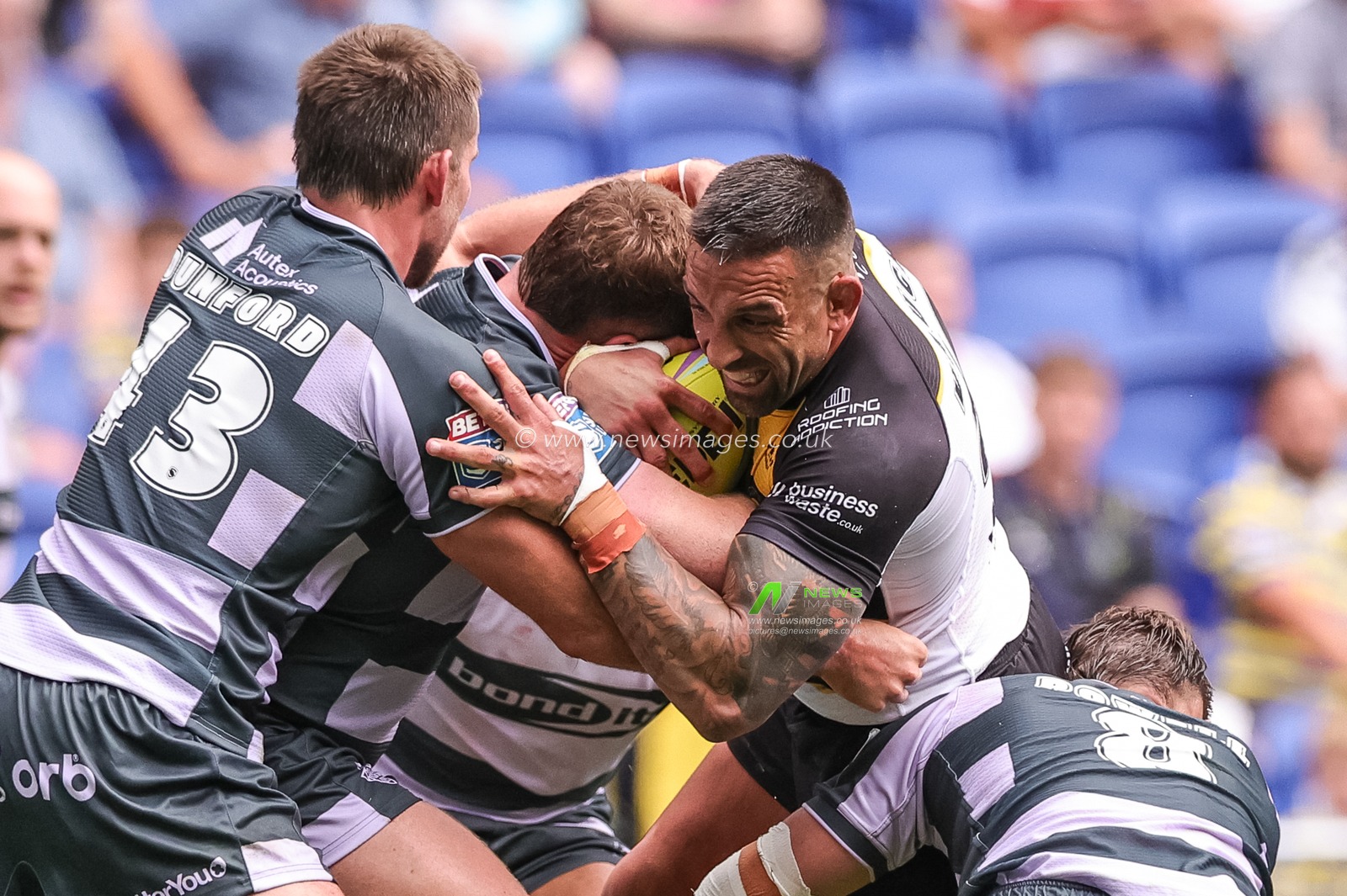 Paul Vaughan of York Knights barges in during the Betfred Super League Magic Weekend match Huddersfield Giants vs York Knights at Hill Dickinson Stadium, Liverpool, United Kingdom on 04 July 2026

(Photo by Mark Cosgrove/News Images)