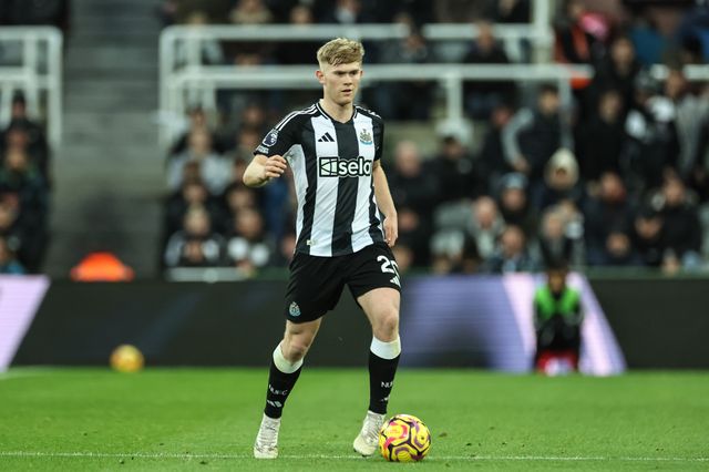 Lewis Hall of Newcastle United with the ball during the Premier League match Newcastle United vs Leicester City at St. James's Park, Newcastle, United Kingdom, 14th December 2024

(Photo by Mark Cosgrove/News Images)