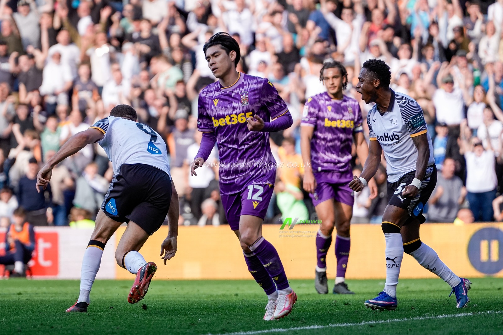 Carlton Morris of Derby County celebrates his goal to make it  2-0 during the Sky Bet Championship match Derby County vs Stoke City at Pride Park Stadium, Derby, United Kingdom on 06 April 2026

(Photo by Maynard Manyowa/News Images)