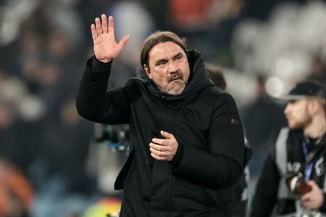 Daniel Farke manager of Leeds United waves to the fans during the Premier League match Leeds United vs Brentford at Elland Road, Leeds, United Kingdom on 21 March 2026

(Photo by Mark Cosgrove/News Images)