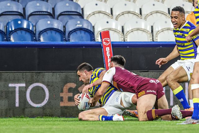 Josh Smith of Warrington Wolves goes over for a try during the Betfred Super League round 10 match Huddersfield Giants vs Warrington Wolves at Accu Stadium, Huddersfield, United Kingdom on 02 May 2026

(Photo by Alfie Cosgrove/News Images)