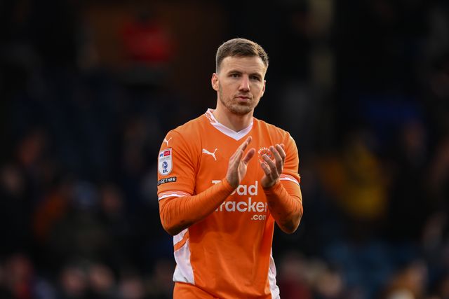 Lee Evans of Blackpool applauds the fans at the end of the  Sky Bet League 1 match Stockport County vs Blackpool at Edgeley Park Stadium, Stockport, United Kingdom, 1st March 2025

(Photo by Craig Thomas/News Images)