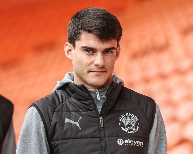 Rob Apter of Blackpool arrives during the Sky Bet League 1 match Blackpool vs Wrexham at Bloomfield Road, Blackpool, United Kingdom, 21st April 2025

(Photo by Alfie Cosgrove/News Images)