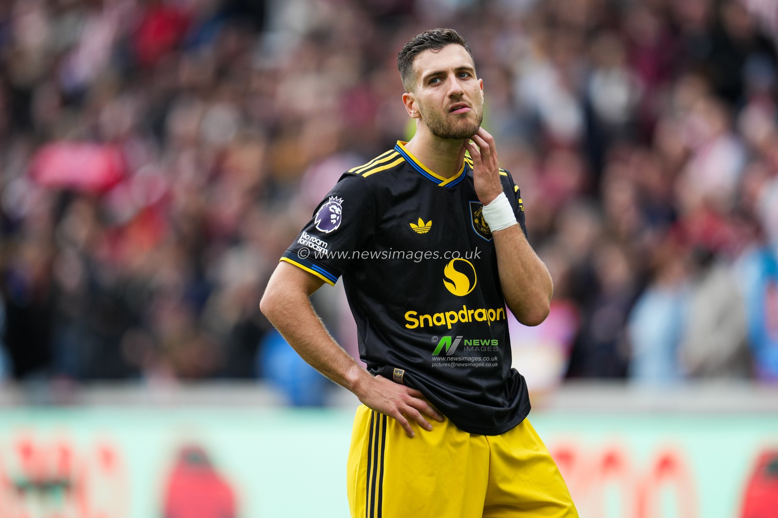 Diogo Dalot of Manchester United at full time during the Premier League match Brentford vs Manchester United at The Gtech Community Stadium, London, United Kingdom, 27th September 2025

(Photo by Harvey Murphy/News Images)