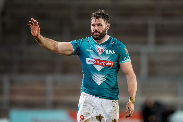 Alex Walmsley of St Helens applauds the fans at full time during the Betfred Challenge Cup Quarter Final match St Helens vs Catalans Dragons at The BrewDog Stadium, St Helens, United Kingdom on 10 April 2026

(Photo by Maynard Manyowa/News Images)