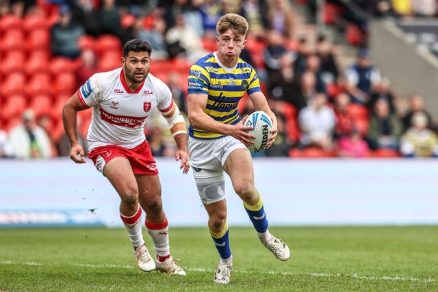 Ewan Irwin of Warrington Wolves battle for the ball during the Betfred Challenge Cup Semi-Finals match Warrington Wolves vs Hull KR at Eco-Power Stadium, Doncaster, United Kingdom on 10 May 2026

(Photo by Alfie Cosgrove/News Images)